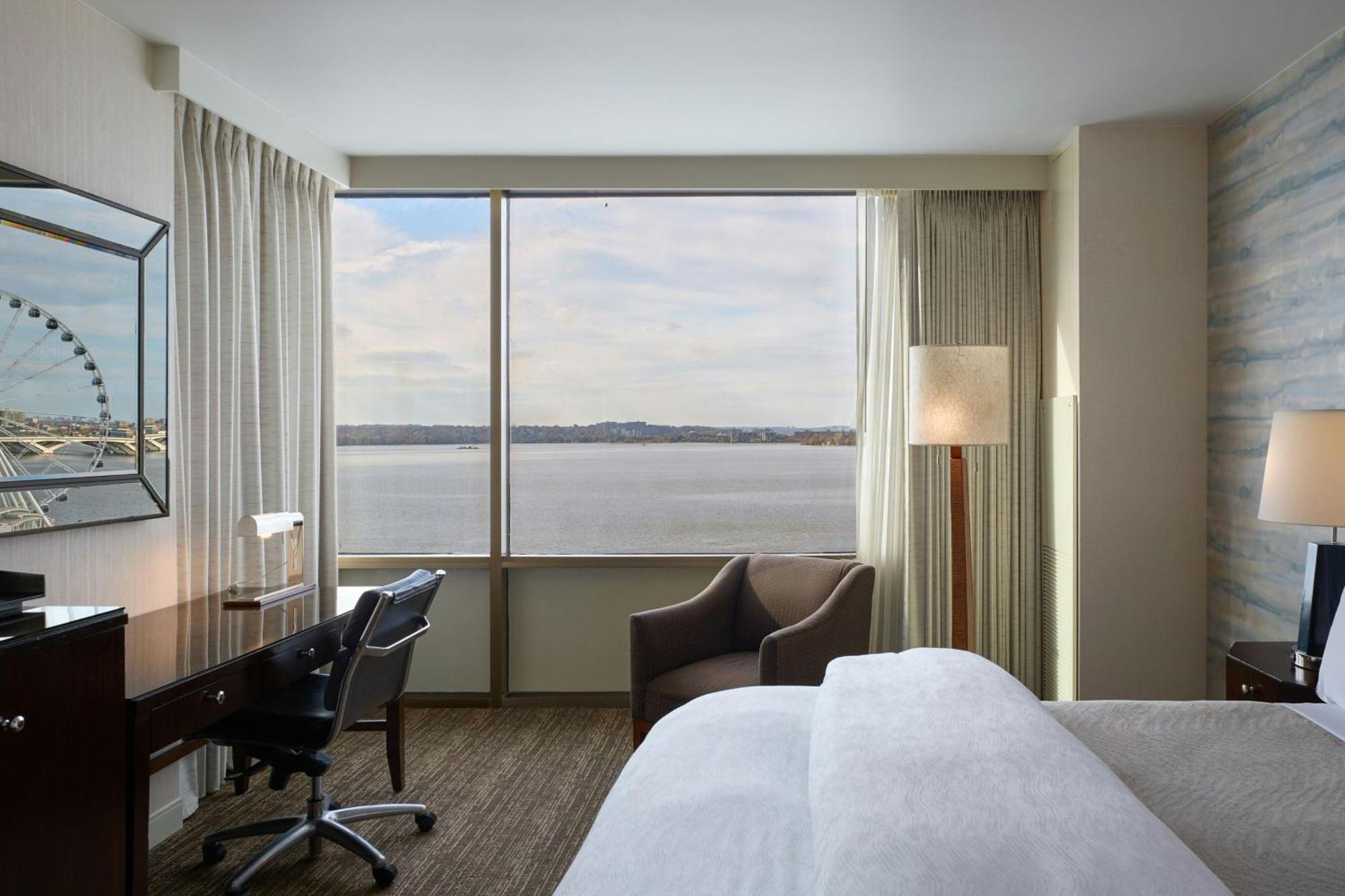 The Westin Washington National Harbor Hotel Exterior photo