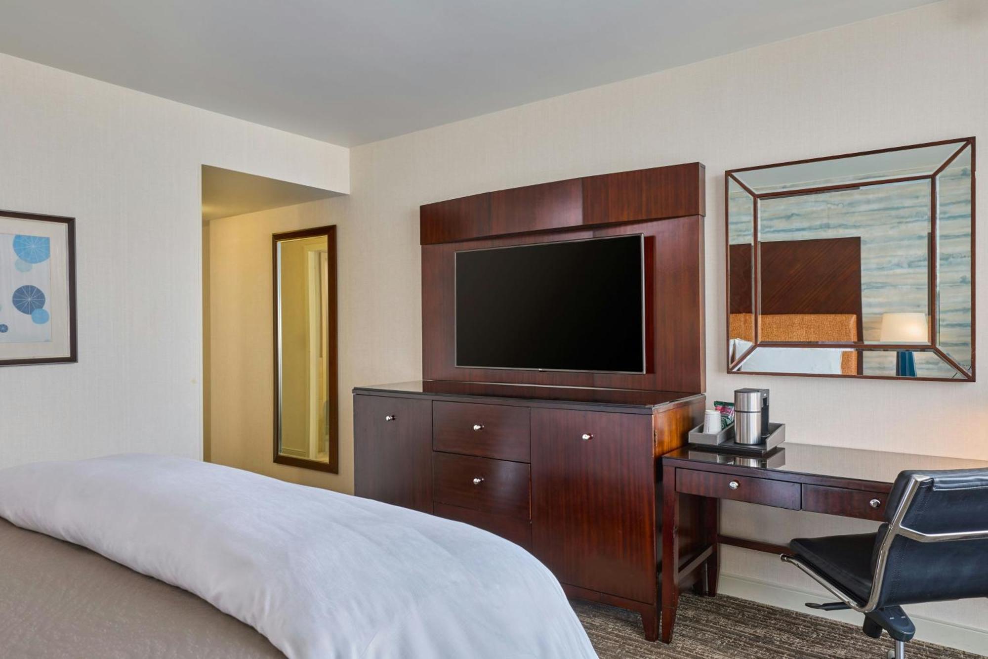 The Westin Washington National Harbor Hotel Exterior photo